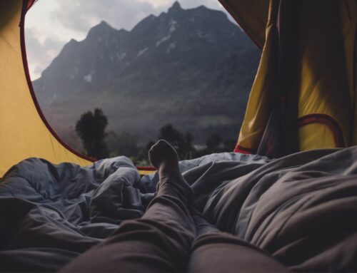 Test de personalitat: Quin tipus de persona ets a la festa final de l’última nit de campaments o colònies?